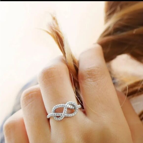 New INFINITY KNOT Silver plated Cubic Zirconia Ring - Picture 3 of 8